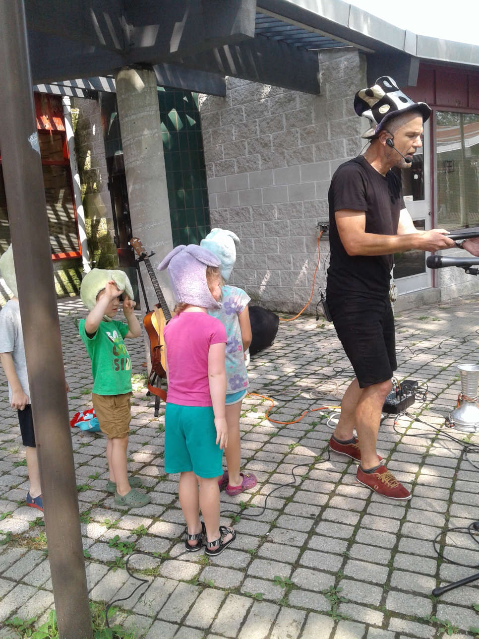 2023-07-16 - James Funnyhat concert 2