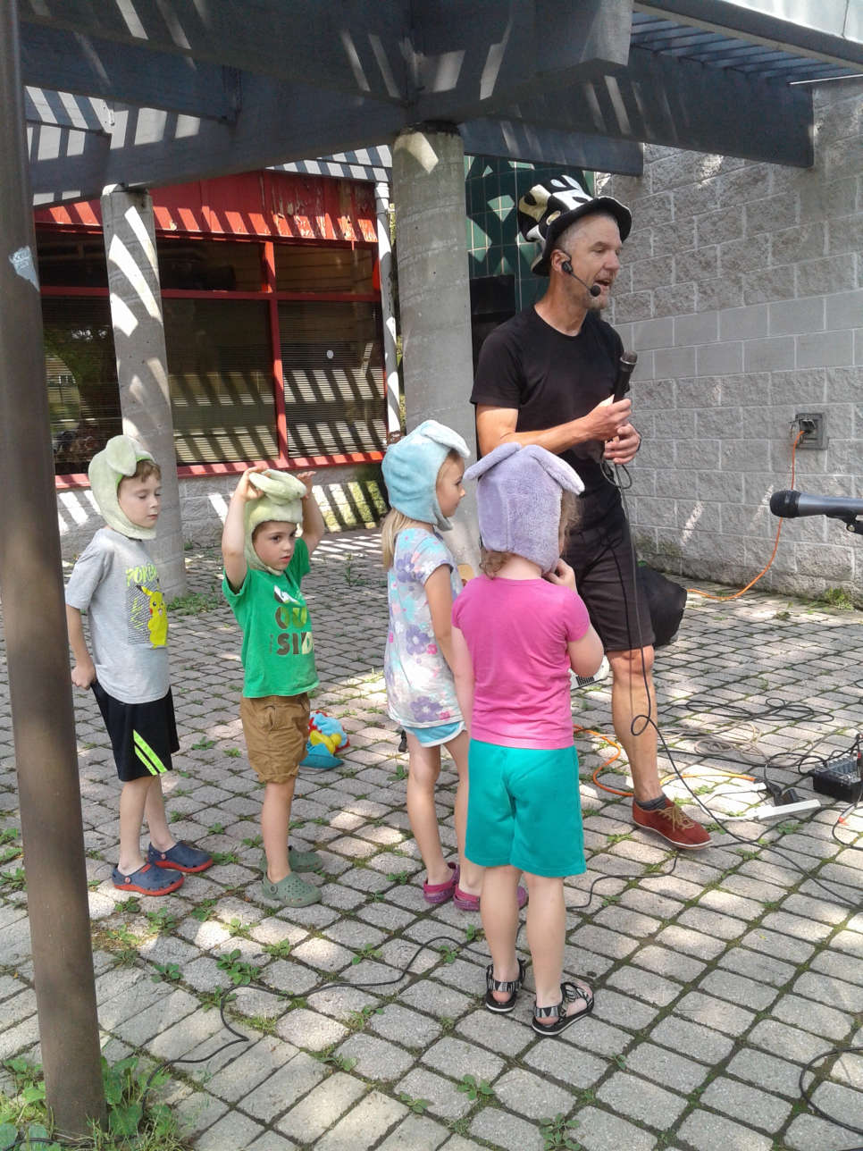 2023-07-16 - James Funnyhat concert 3